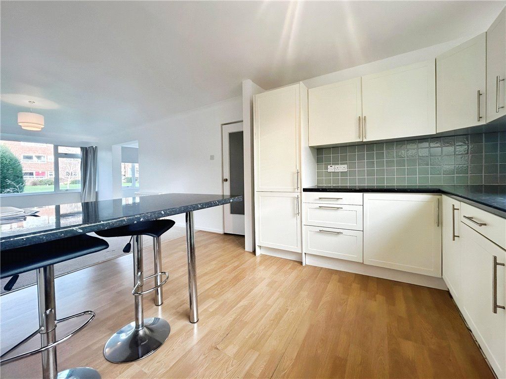 Property photo 3 of 10 Kitchen