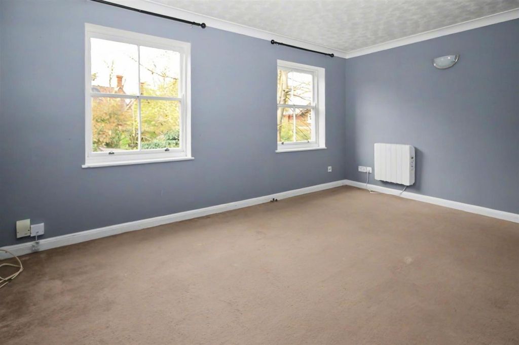 Property photo 2 of 12