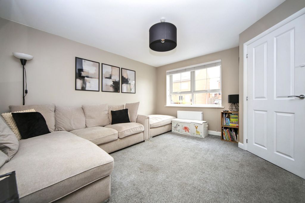 Property photo 2 of 17