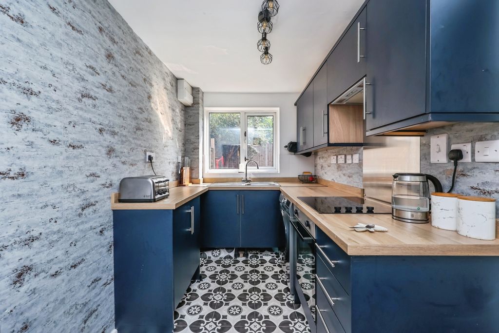 Property photo 2 of 15 Kitchen