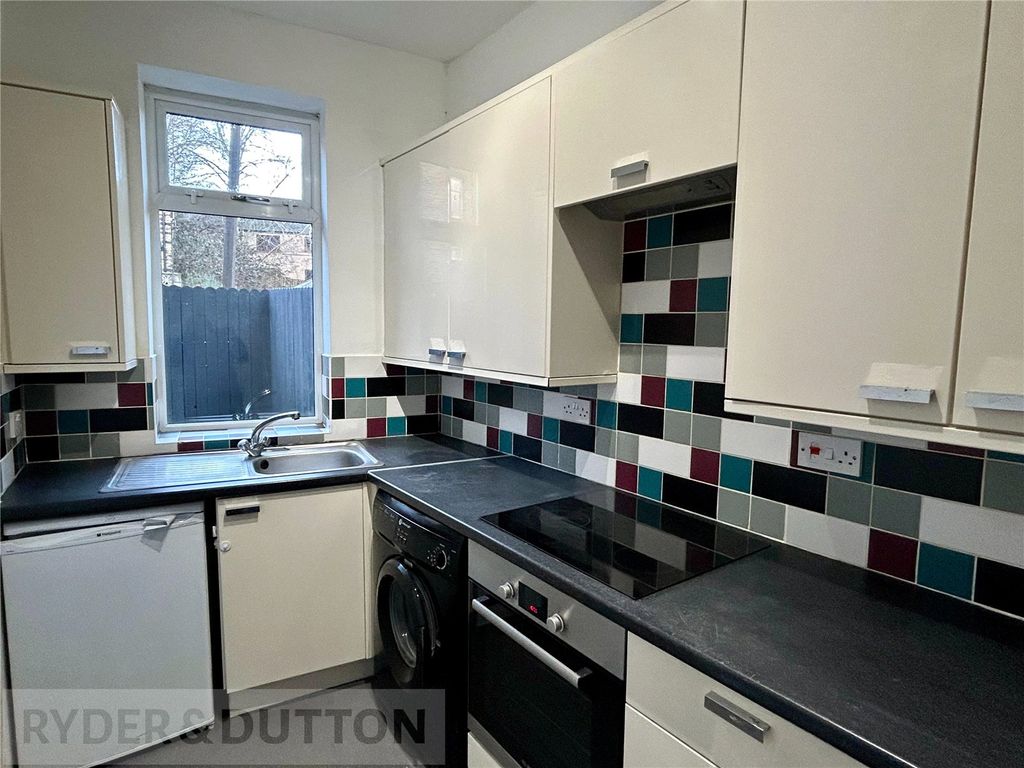 Property photo 3 of 12 Kitchen