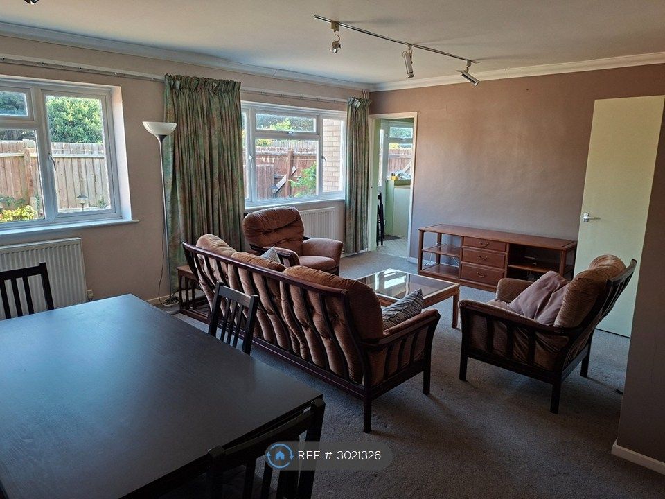 Property photo 3 of 18 Lounge / Diner