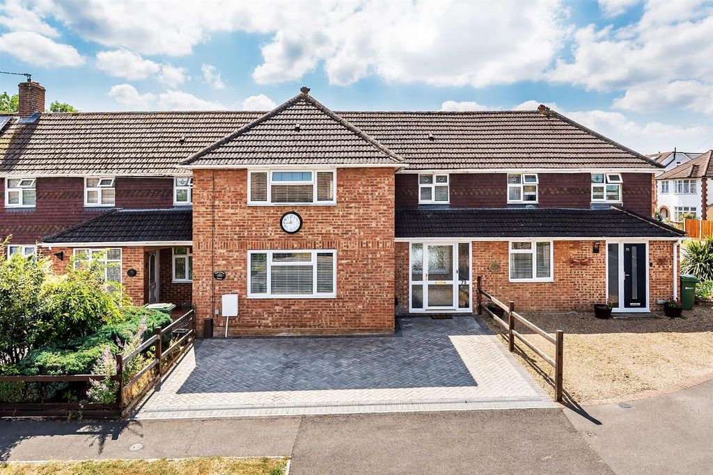 Property photo 1 of 14 .Middlemead-Road-6.Jpg