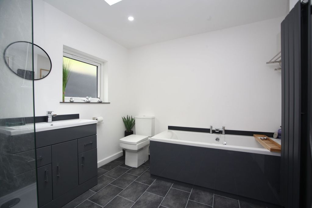 Property photo 3 of 40