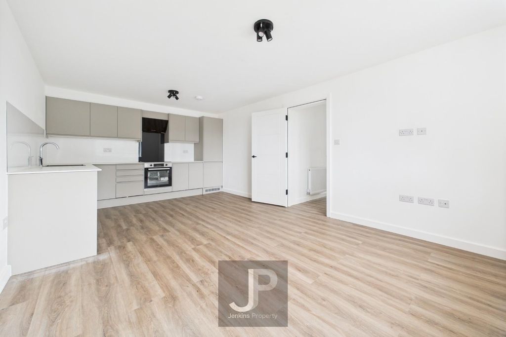 Property photo 1 of 8 Cam01632G0-Pr0203-Still024.Jpg