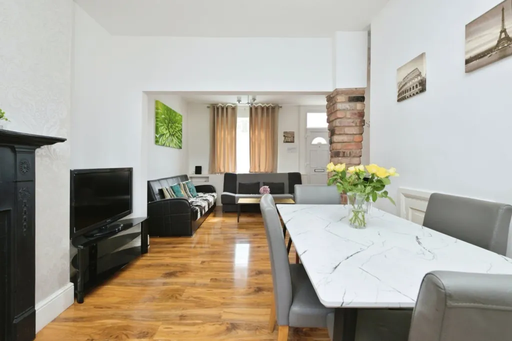 Property photo 3 of 9 Dining Room
