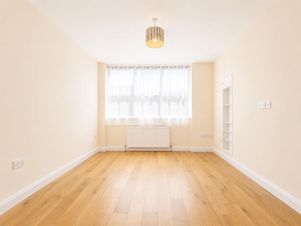 Property photo 3 of 6 Coopers Estate Agents