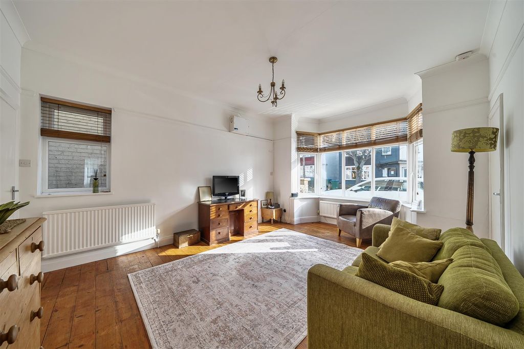 Property photo 2 of 8 Durban Road West - Lounge 3.Jpg