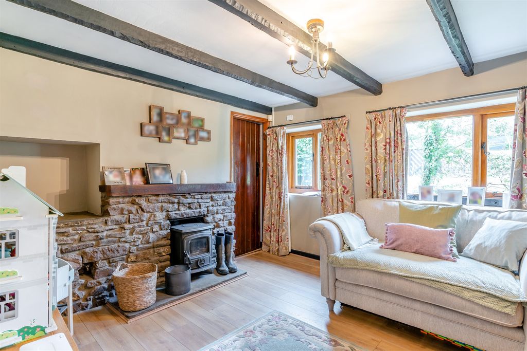 Property photo 2 of 39