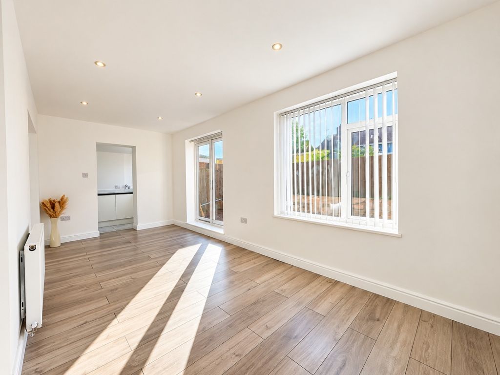 Property photo 3 of 19 5560584