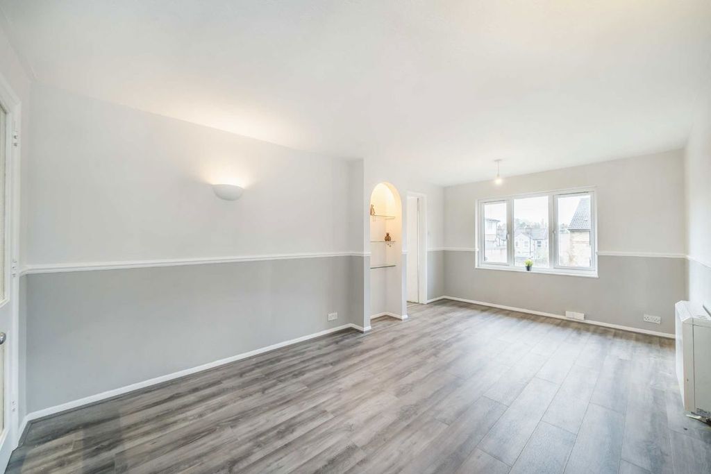 Property photo 3 of 6