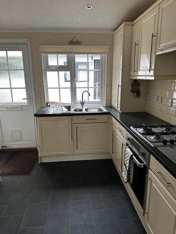 Property photo 2 of 20 Kitchen