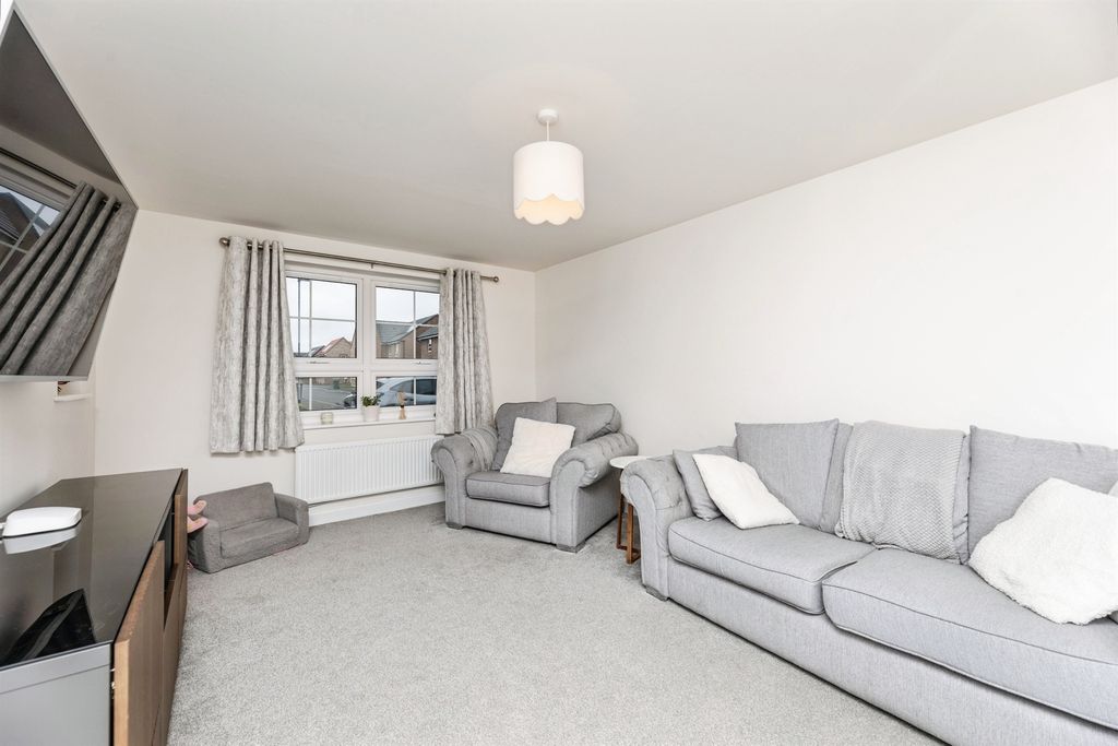 Property photo 3 of 23