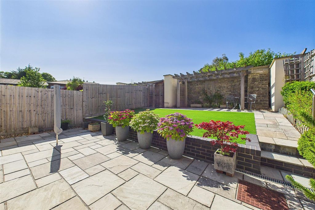 Property photo 2 of 22