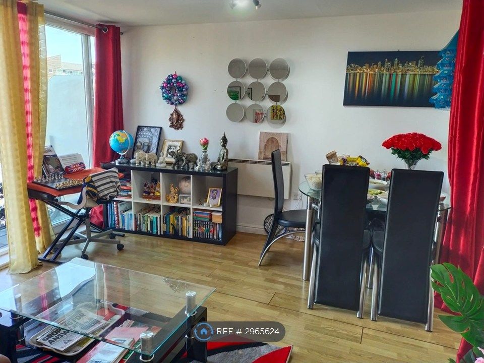 Property photo 1 of 11 Living