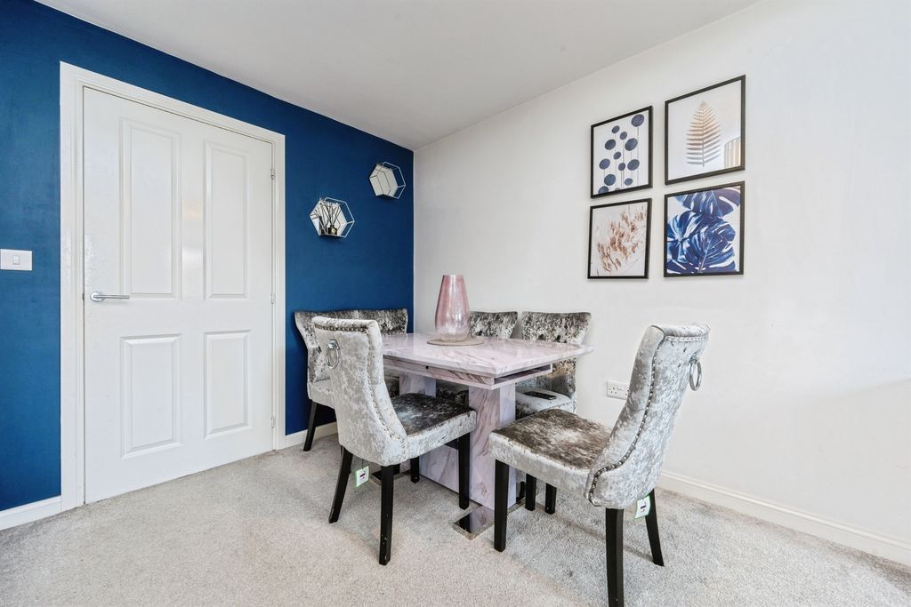 Property photo 3 of 21