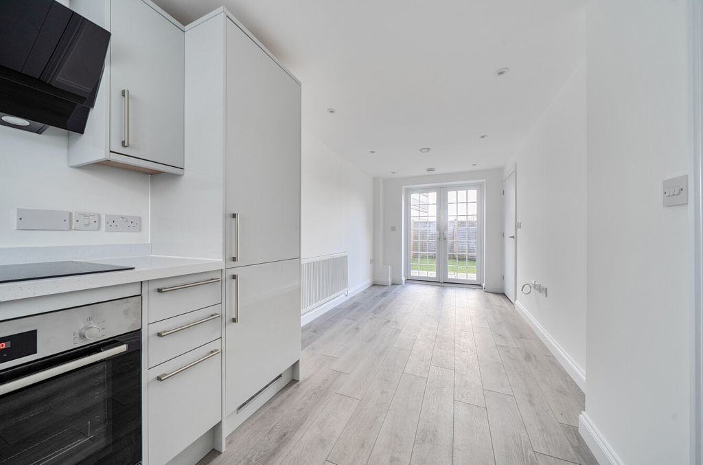 Property photo 3 of 16 1448398-3-69E73B8...