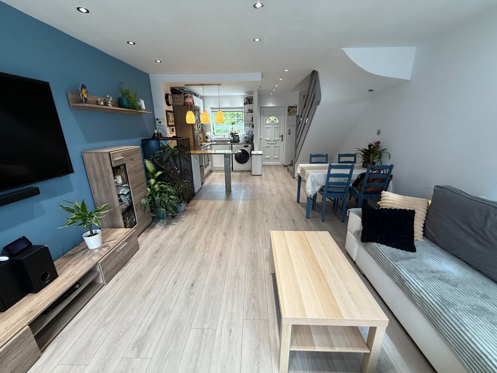 Property photo 2 of 10 5454712