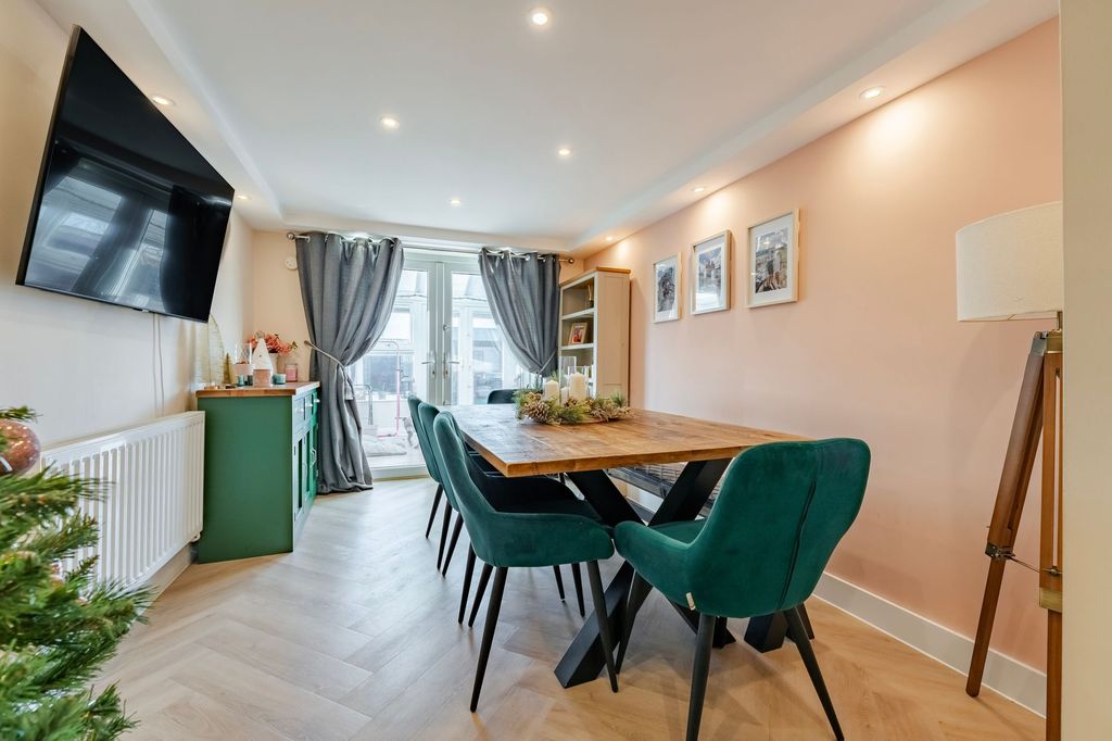 Property photo 3 of 26