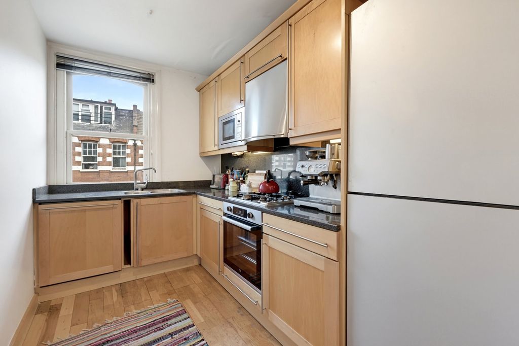Property photo 2 of 8 Kitchen