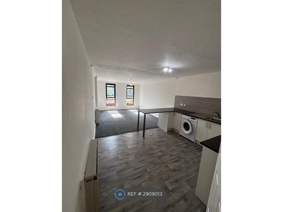 Property photo 1 of 13 Kitchen/Lounge