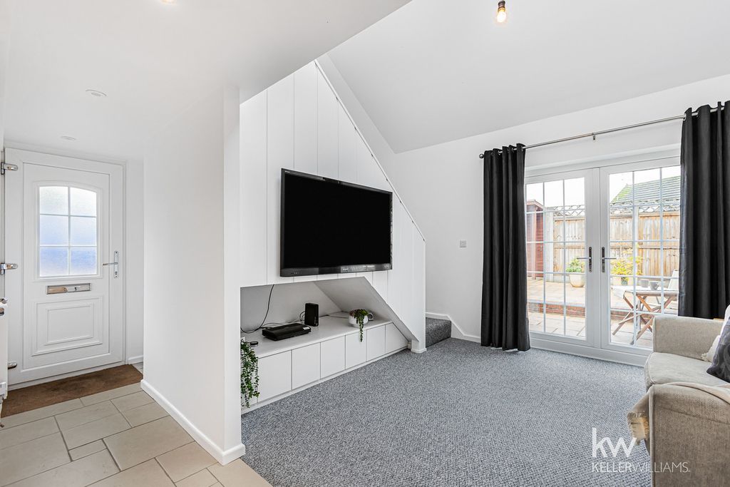 Property photo 3 of 12