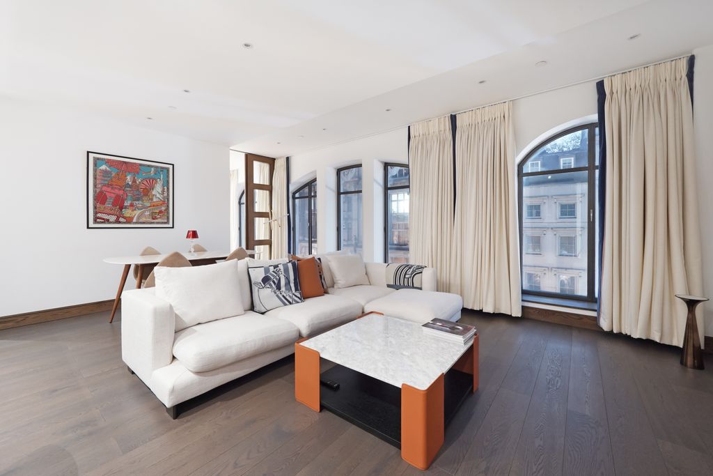 Property photo 3 of 12