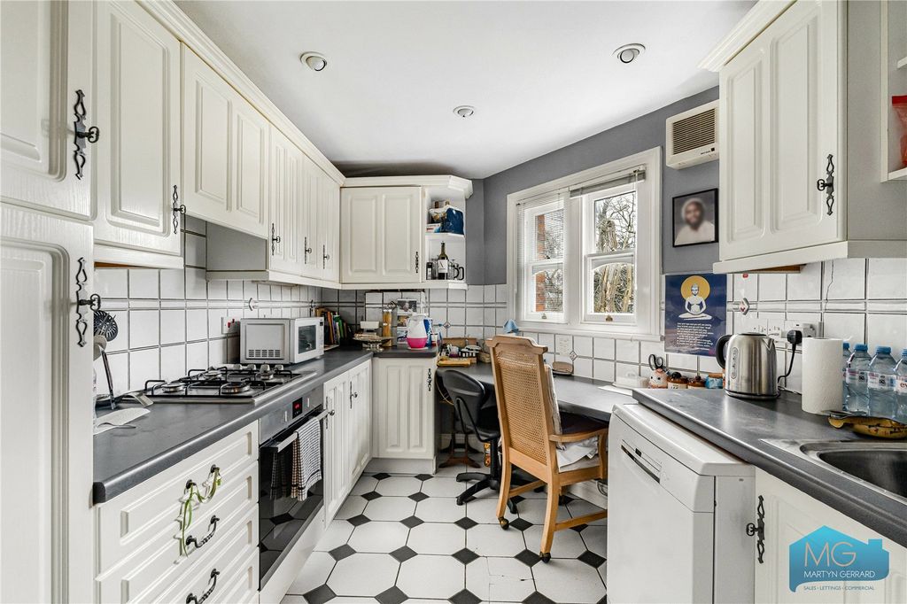 Property photo 3 of 17 Picture No. 11