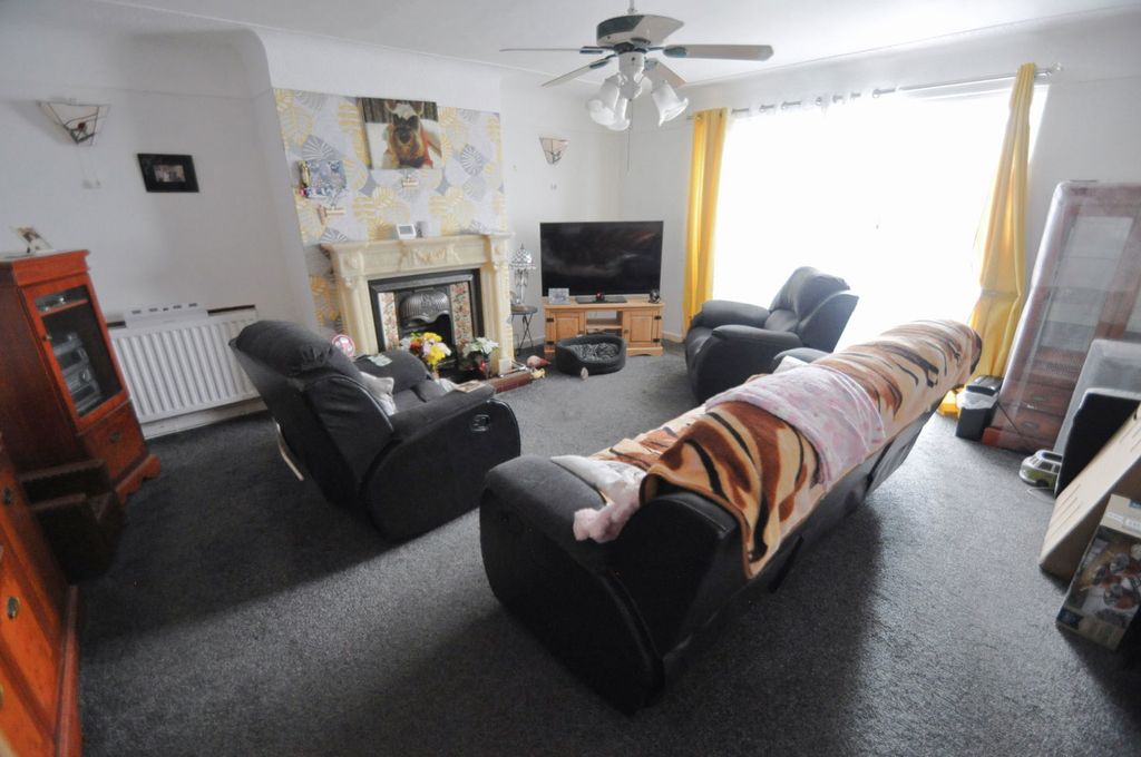 Property photo 2 of 33