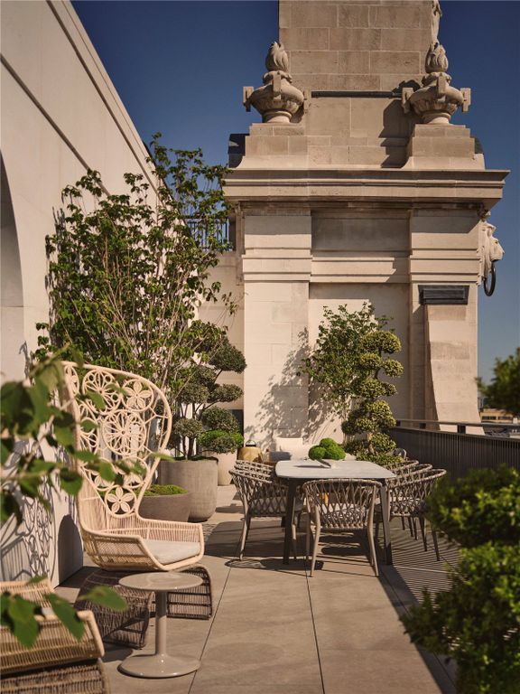 Property photo 3 of 8 Terrace