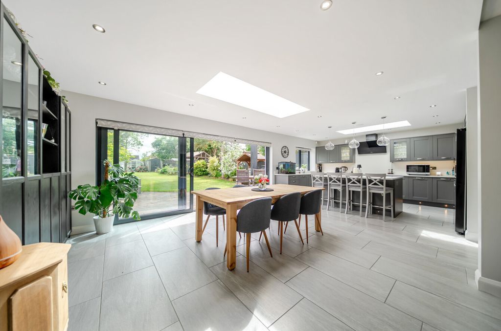 Property photo 2 of 33 1469303-12-6A2046...