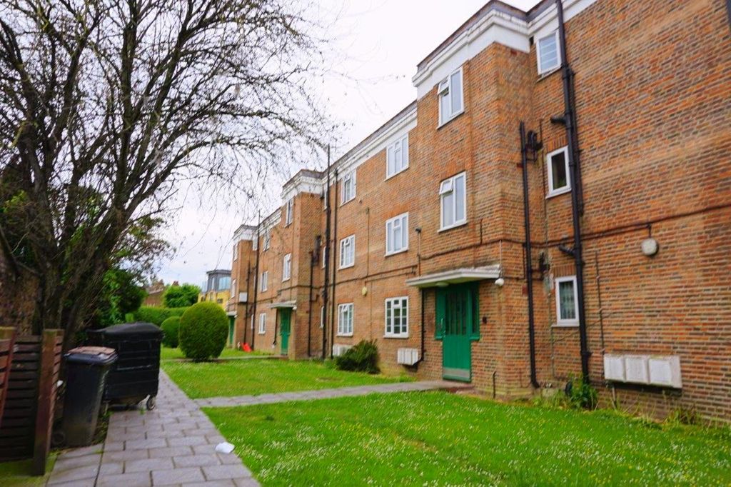Property photo 1 of 2