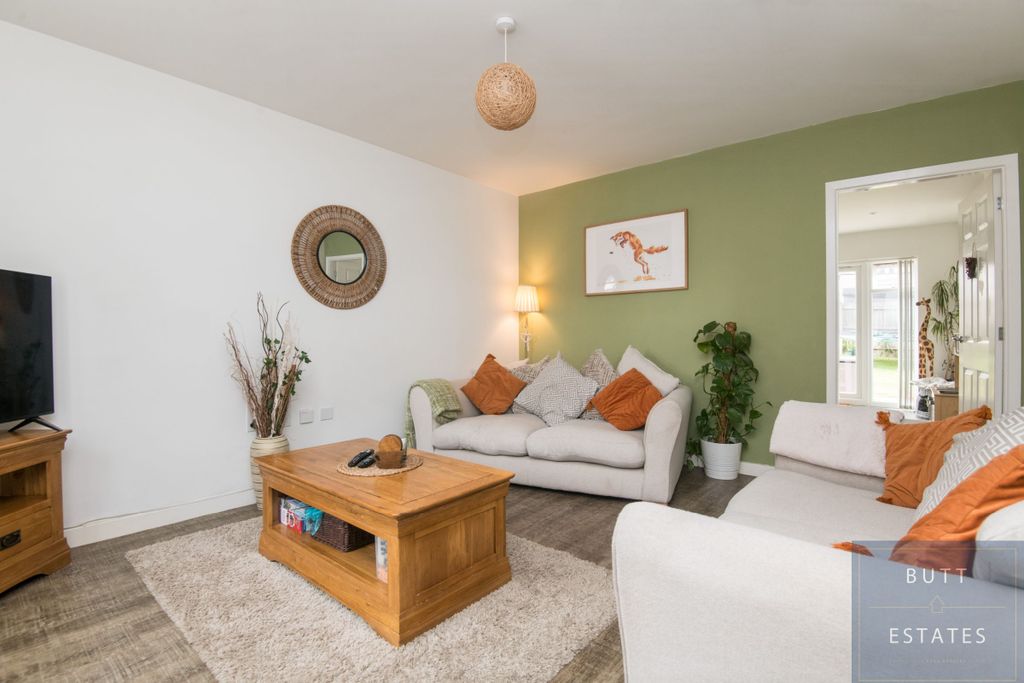 Property photo 2 of 11