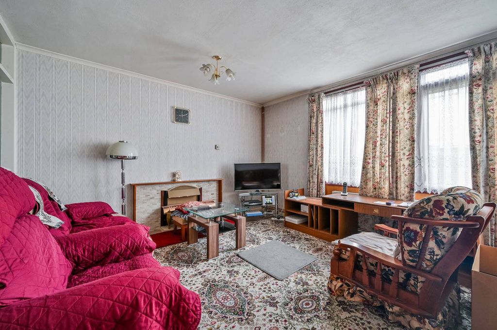 Property photo 3 of 15