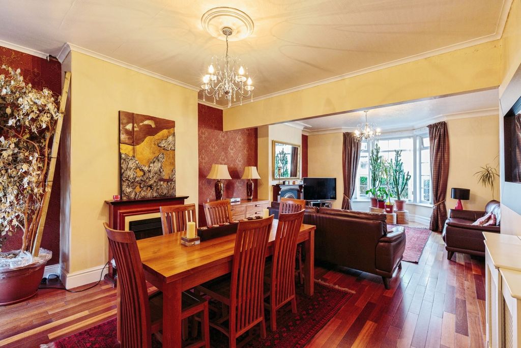 Property photo 2 of 17 Photo