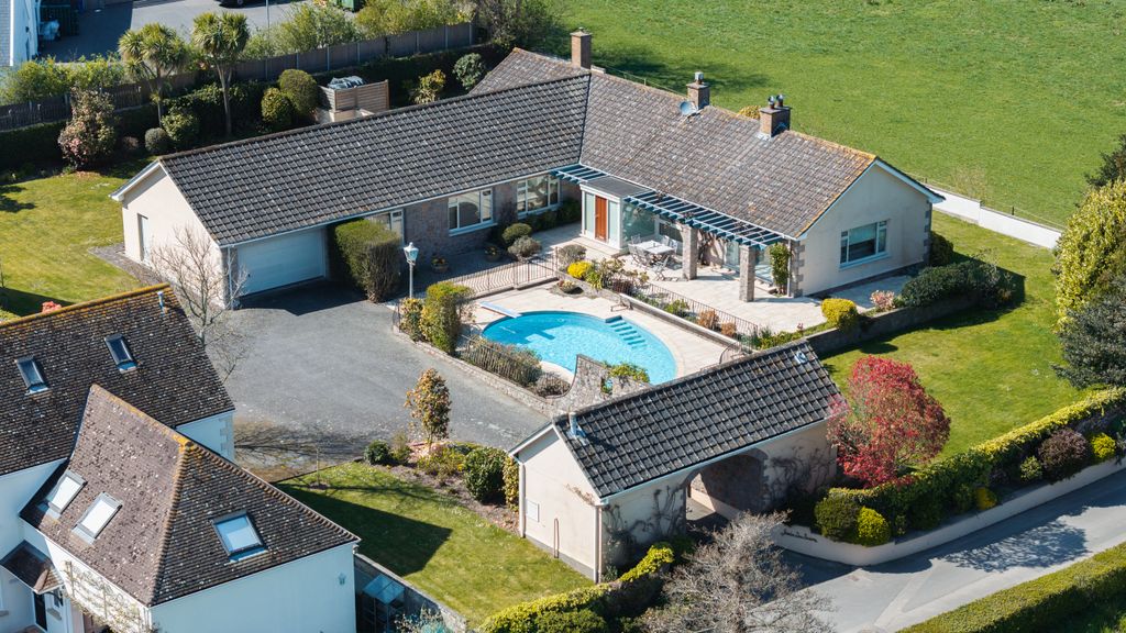 Property photo 1 of 20