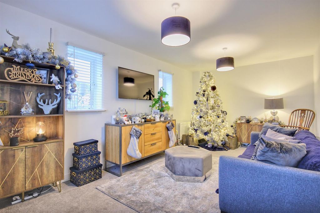 Property photo 3 of 11 Foster Grove (10).Jpg