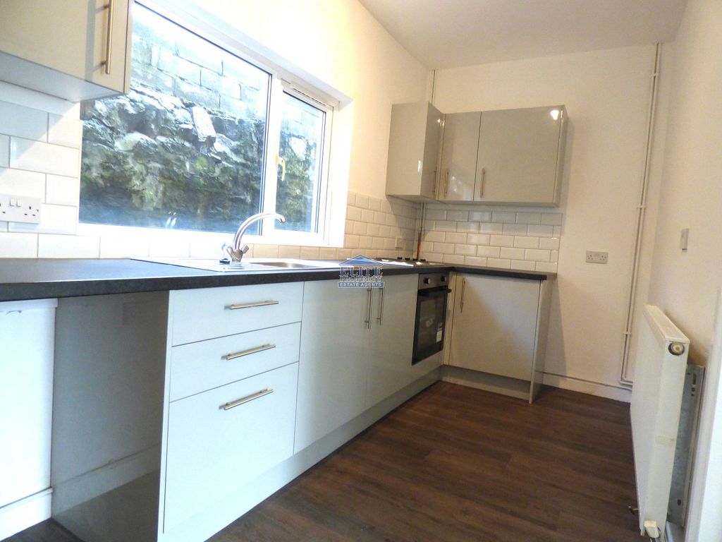 Property photo 3 of 16 Kitchen