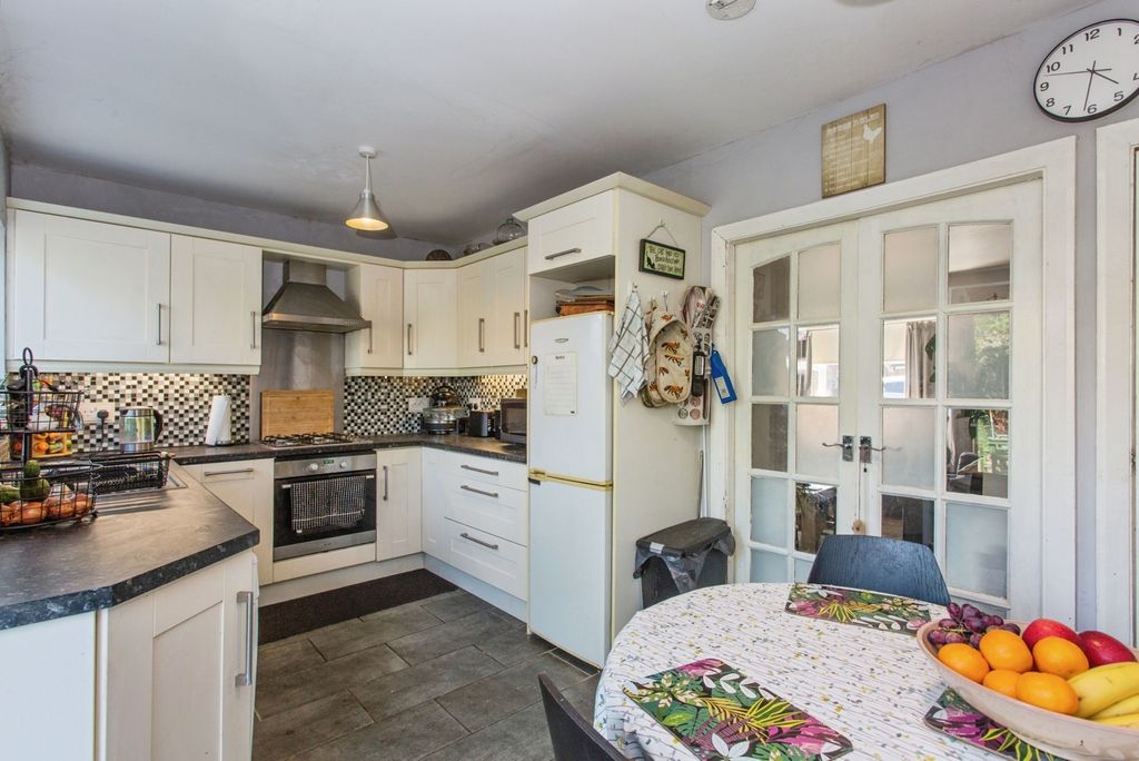 Property photo 3 of 20 Dining Kitchen