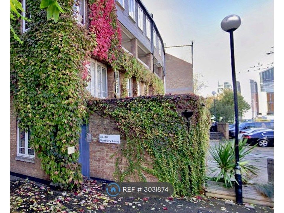 Property photo 2 of 6 Leafy Street Entrance