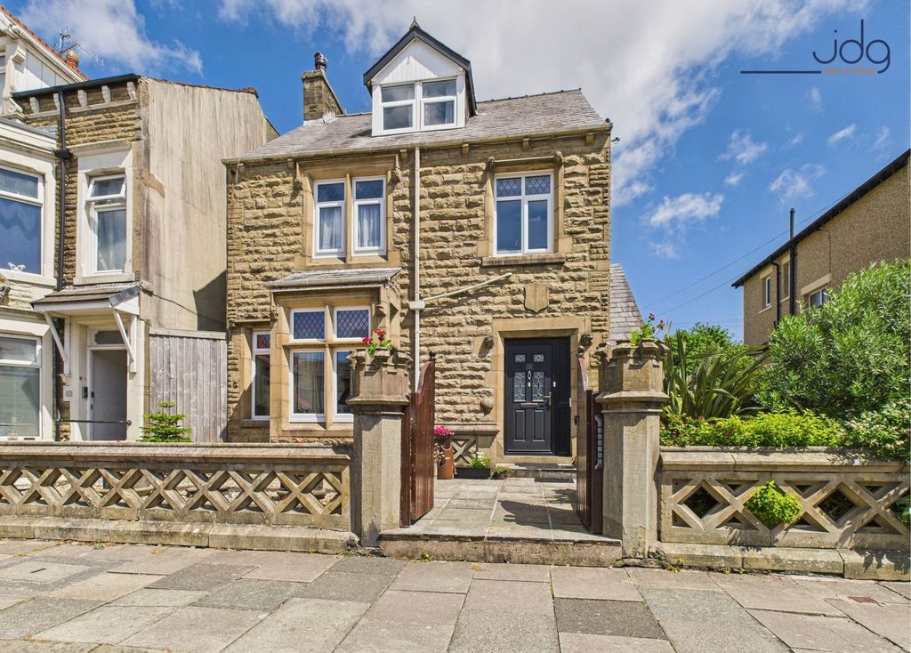 Property photo 1 of 30