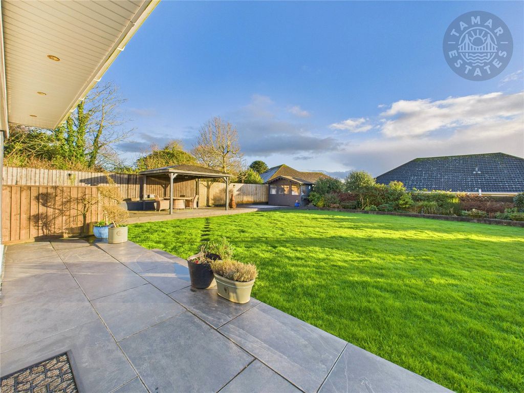 Property photo 3 of 37 Terrace & Garden