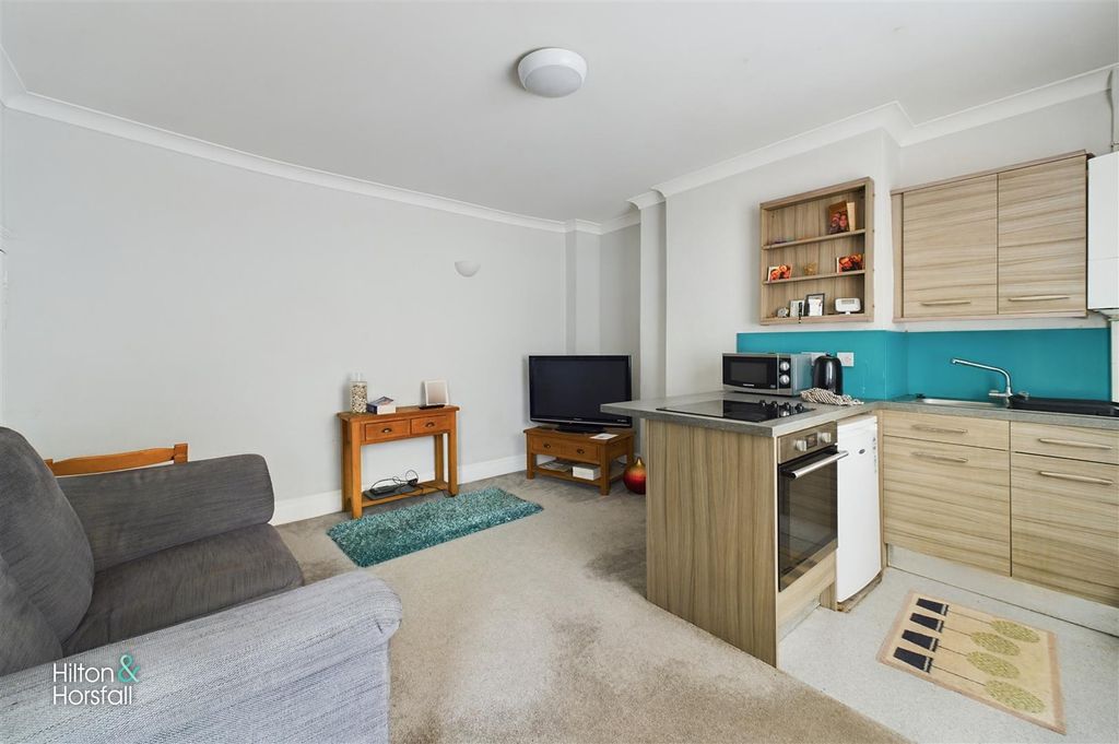Property photo 2 of 8 Gisburn Road