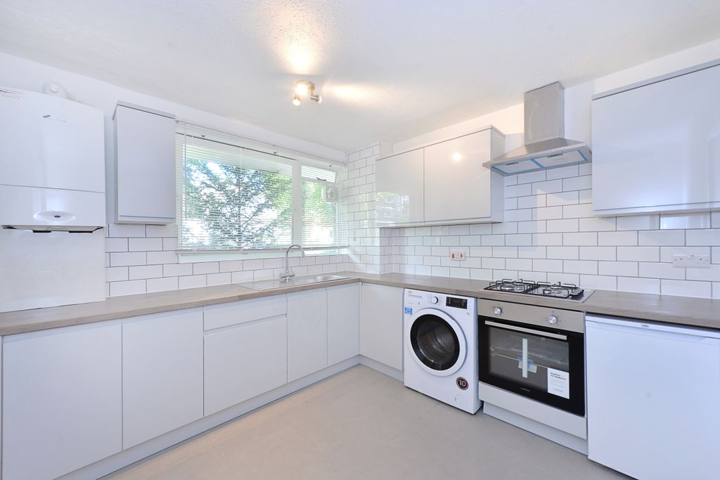 Property photo 1 of 9 Carlton Drive