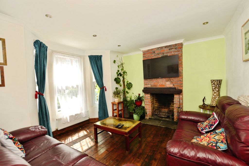 Property photo 2 of 17 Living Room