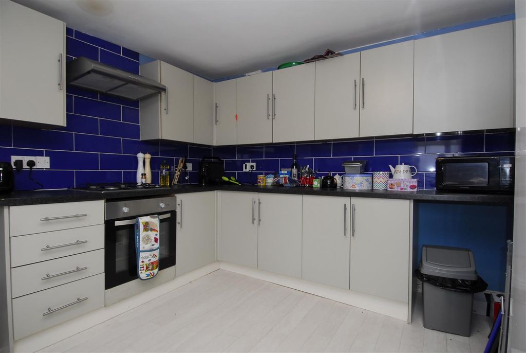 Property photo 2 of 9 31Hillparkcrescentf2002.Jpg