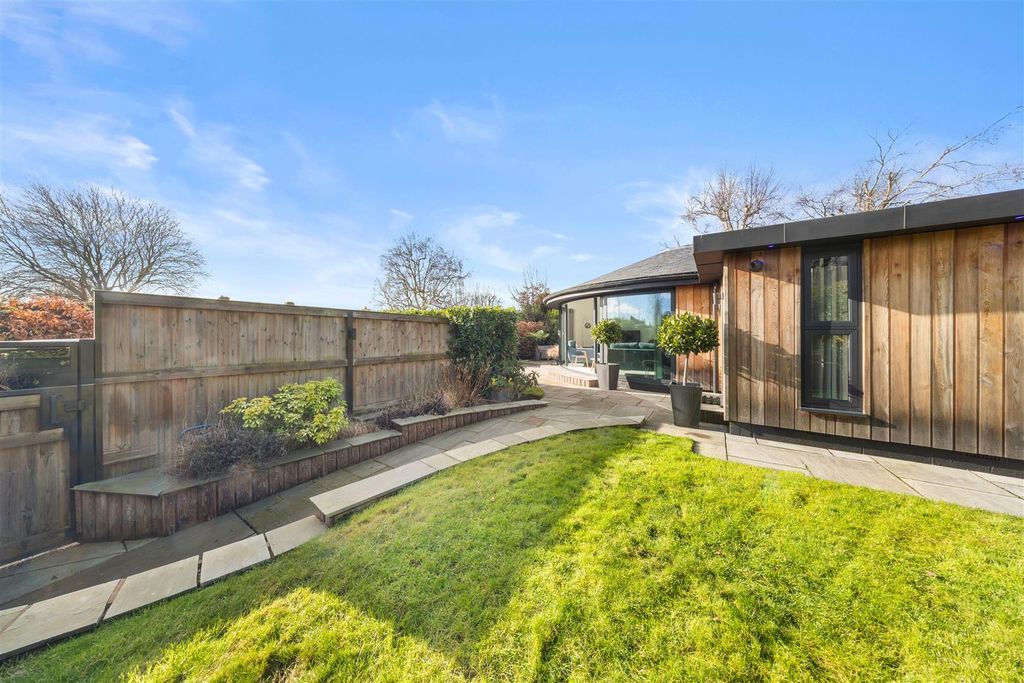 Property photo 1 of 21 Front