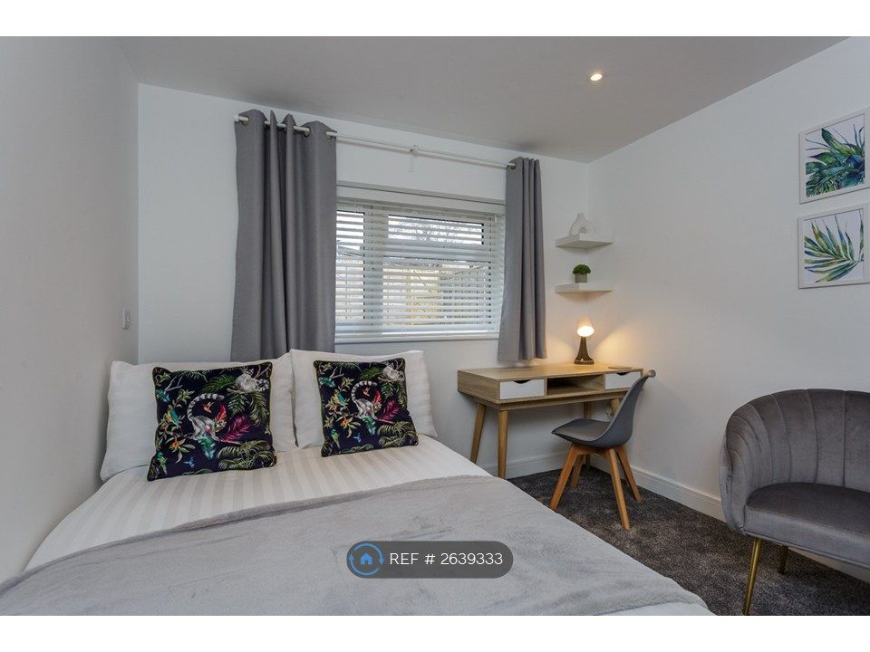 Property photo 2 of 11 Comfy Double Bed