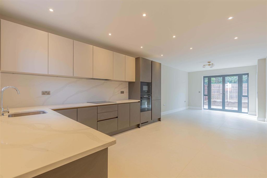 Property photo 3 of 13 CC1A5450-Hdr.Jpg