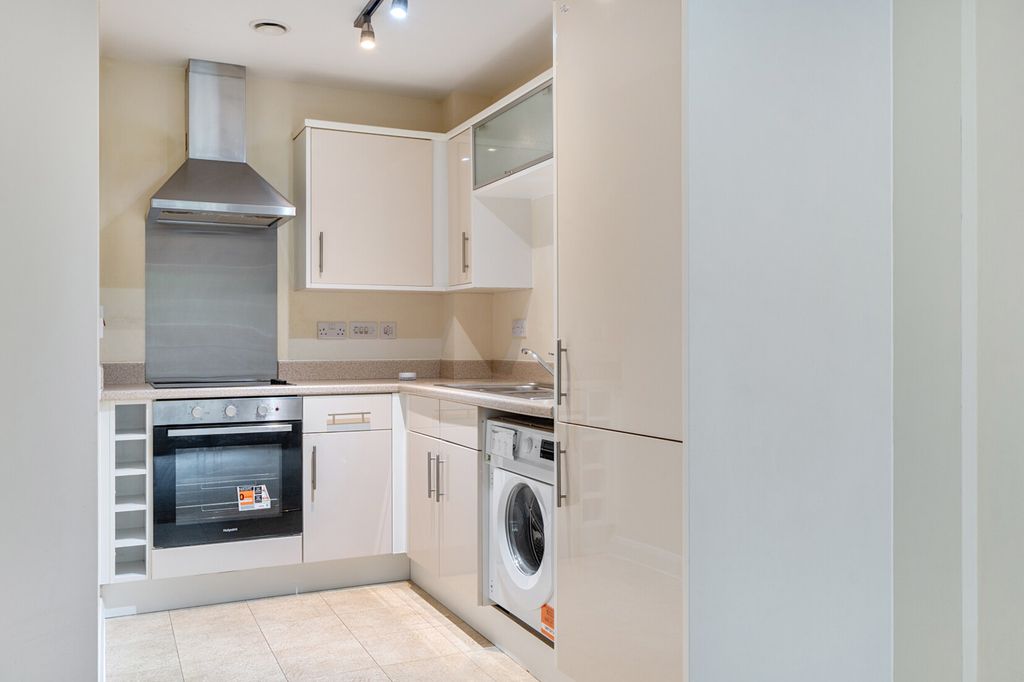 Property photo 3 of 16 Reception/Kitchen